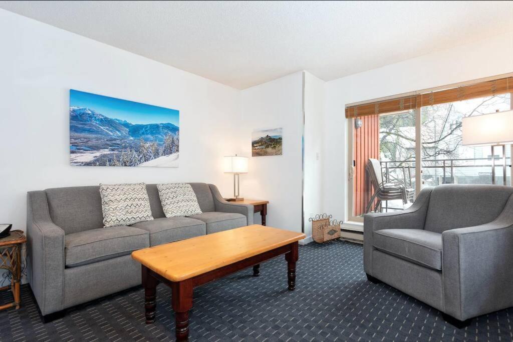 In/out 2 Bedroom W/ Pool, Jacuzzi, Parking Apartment *