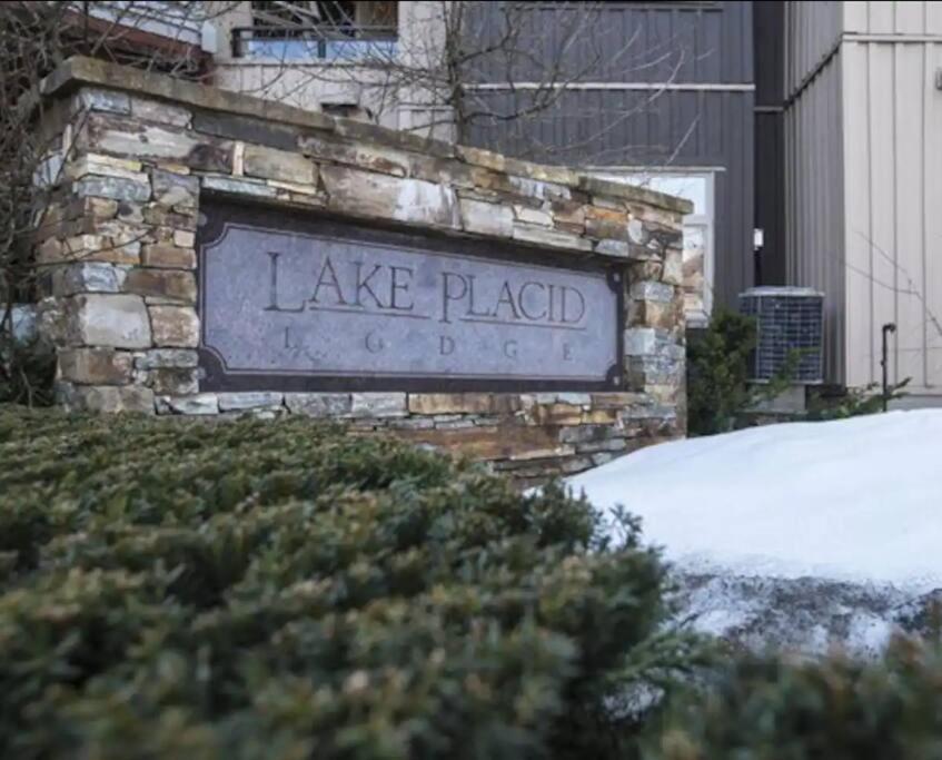In/out 2 Bedroom W/ Pool, Jacuzzi, Parking Whistler