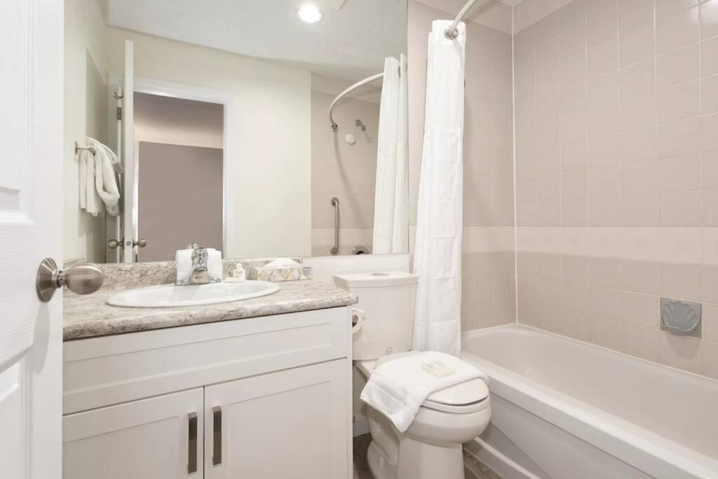 In/out 2 Bedroom W/ Pool, Jacuzzi, Parking Apartment *