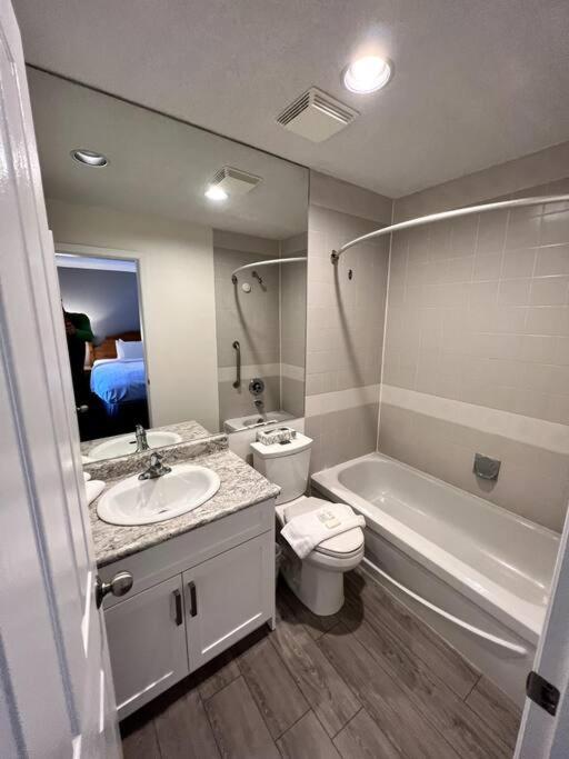 In/out 2 Bedroom W/ Pool, Jacuzzi, Parking Apartment
