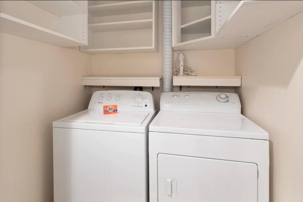 Apartment In/out 2 Bedroom W/ Pool, Jacuzzi, Parking *