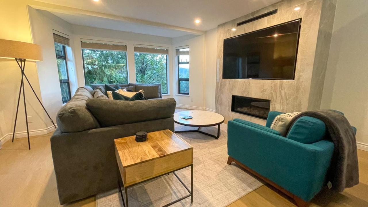 3br Stunning Recently Renovated By Harmony Holiday home Whistler