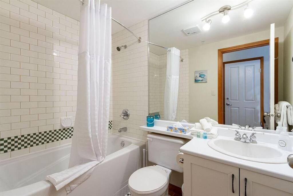 Couples' In Village Apartment Whistler