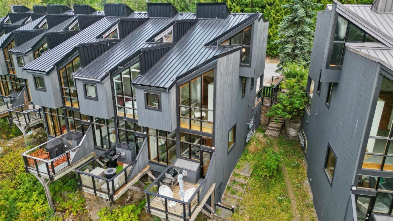 Holiday home 'treehouse'