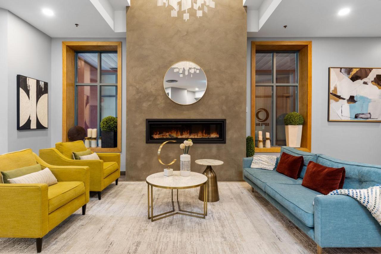 Alpenglow Suite: Village Mountain Retreat Apartment Whistler