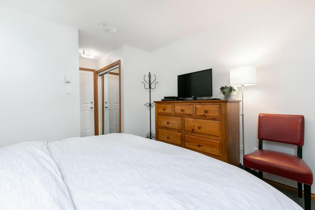 Apartment Glaciers Reach By Allseason Vacation