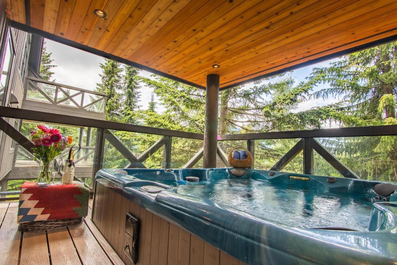 Holiday home Pinnacle Ridge 36 - In Out, Newly Renovated, Private Hot Tub, Wood Fireplace Whistler