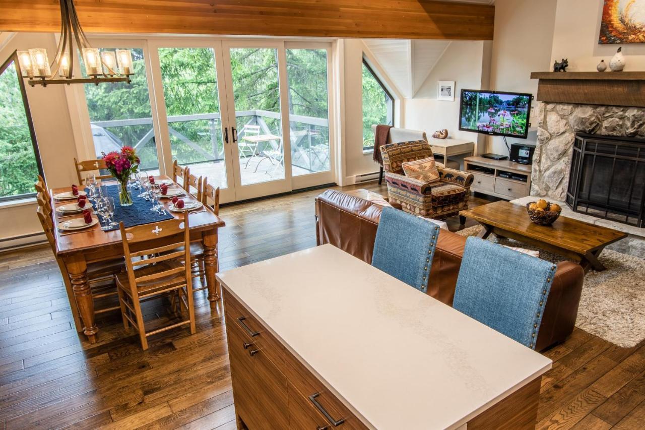 Holiday home Pinnacle Ridge 36 - In Out, Newly Renovated, Private Hot Tub, Wood Fireplace Whistler
