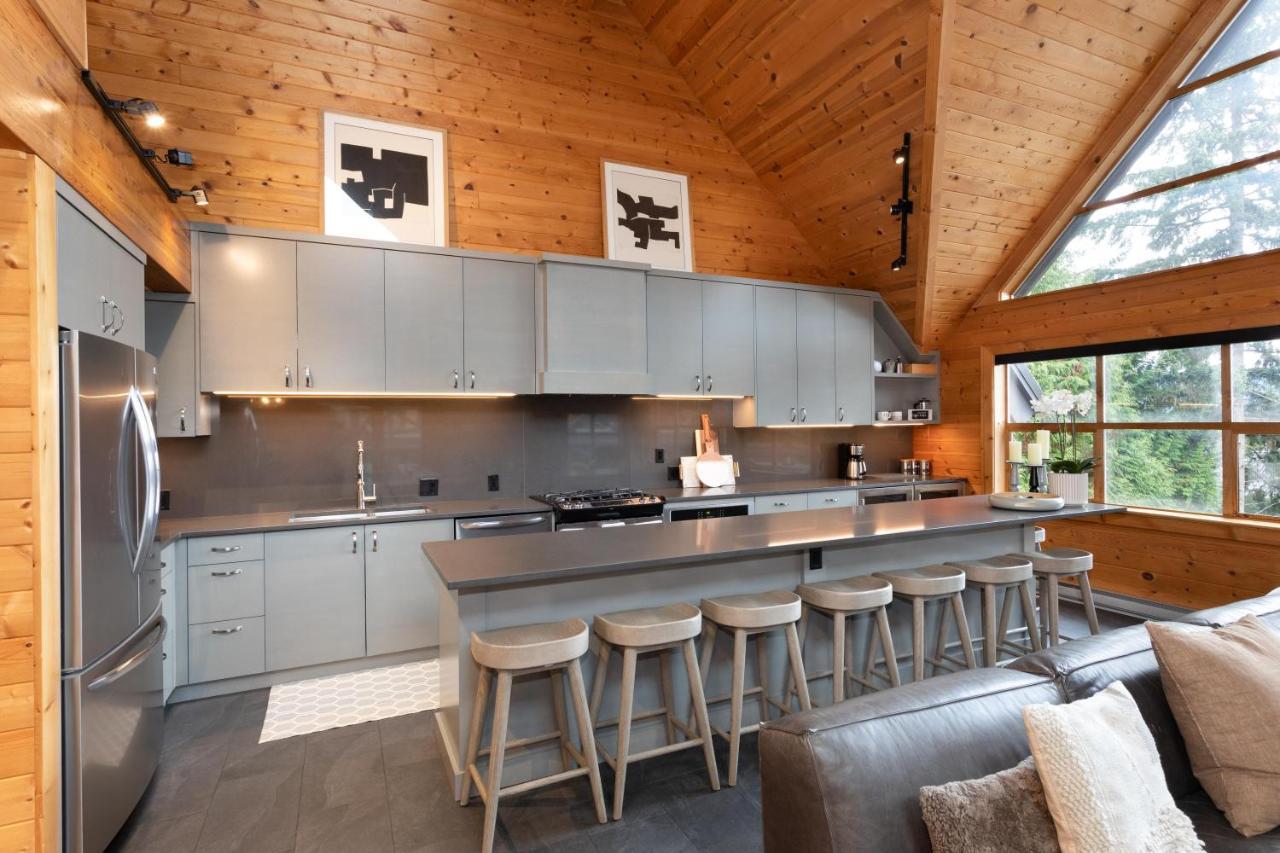 Pinnacle Ridge 34 - In Out, Private Hot Tub, Recently Renovated, Gas Fireplace Holiday home *