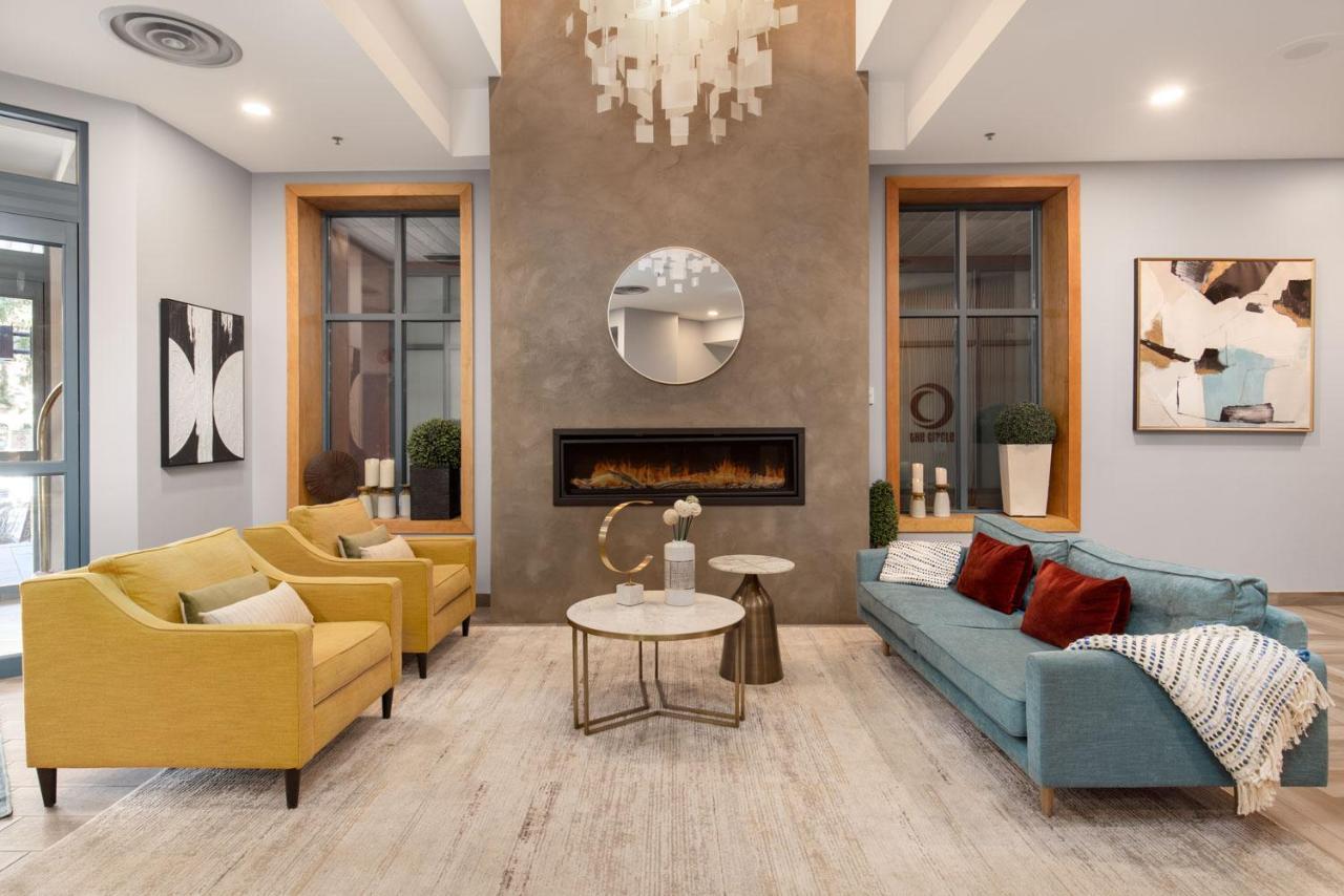 Alpenglow Suite: Village Mountain Retreat Apartment
