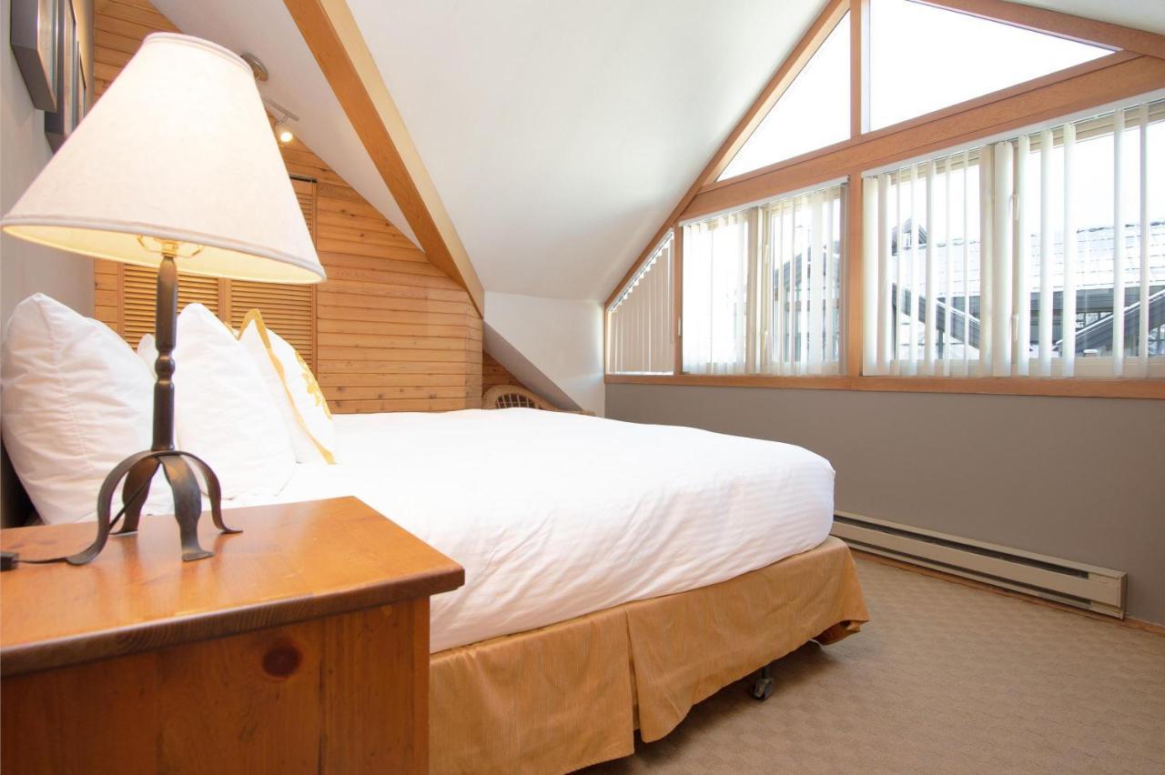 Fitzsimmons B - Private Sauna, Located In The Heart Of Village Holiday home Whistler