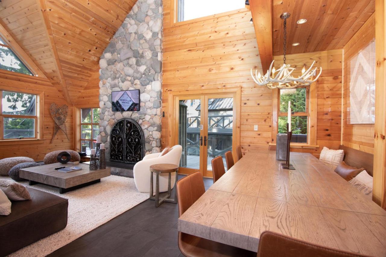 Pinnacle Ridge 34 - In Out, Private Hot Tub, Recently Renovated, Gas Fireplace * Whistler