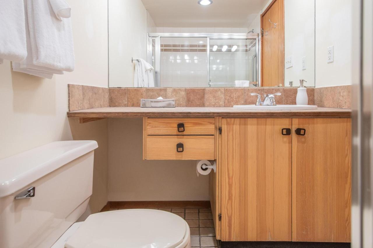 Fitzsimmons B - Private Sauna, Located In The Heart Of Village Holiday home *