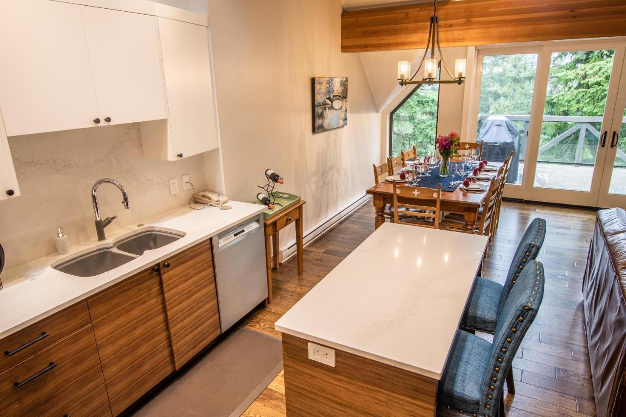 Pinnacle Ridge 36 - In Out, Newly Renovated, Private Hot Tub, Wood Fireplace