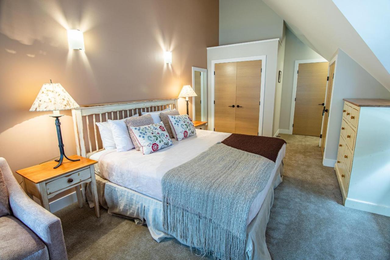 Pinnacle Ridge 36 - In Out, Newly Renovated, Private Hot Tub, Wood Fireplace
