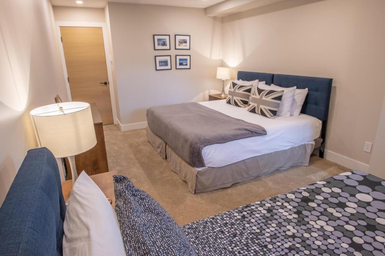 Pinnacle Ridge 36 - In Out, Newly Renovated, Private Hot Tub, Wood Fireplace * Whistler