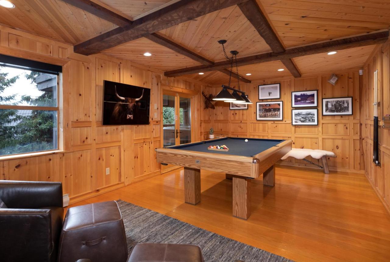 Pinnacle Ridge 34 - In Out, Private Hot Tub, Recently Renovated, Gas Fireplace * Whistler