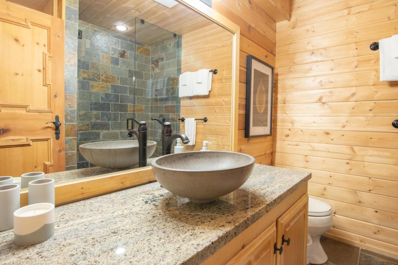 Pinnacle Ridge 34 - In Out, Private Hot Tub, Recently Renovated, Gas Fireplace Holiday home *