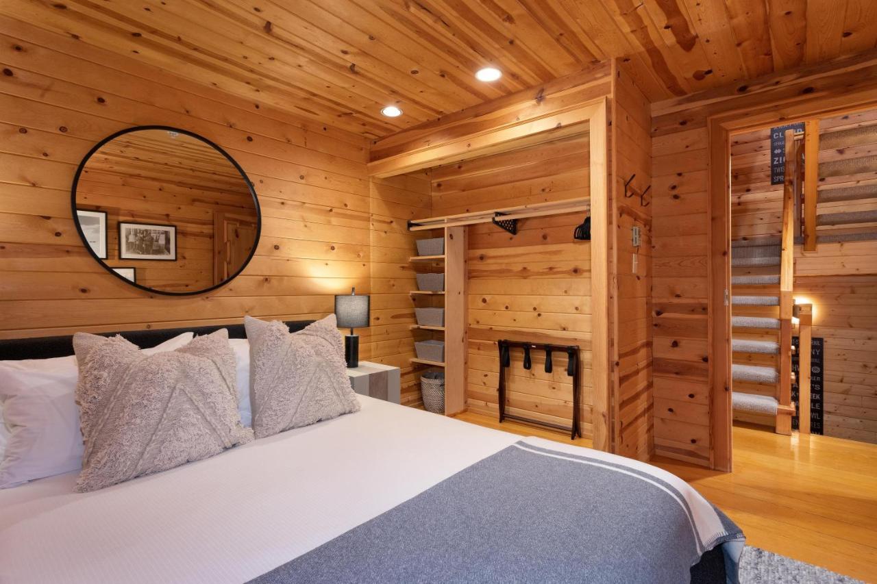 Pinnacle Ridge 34 - In Out, Private Hot Tub, Recently Renovated, Gas Fireplace *