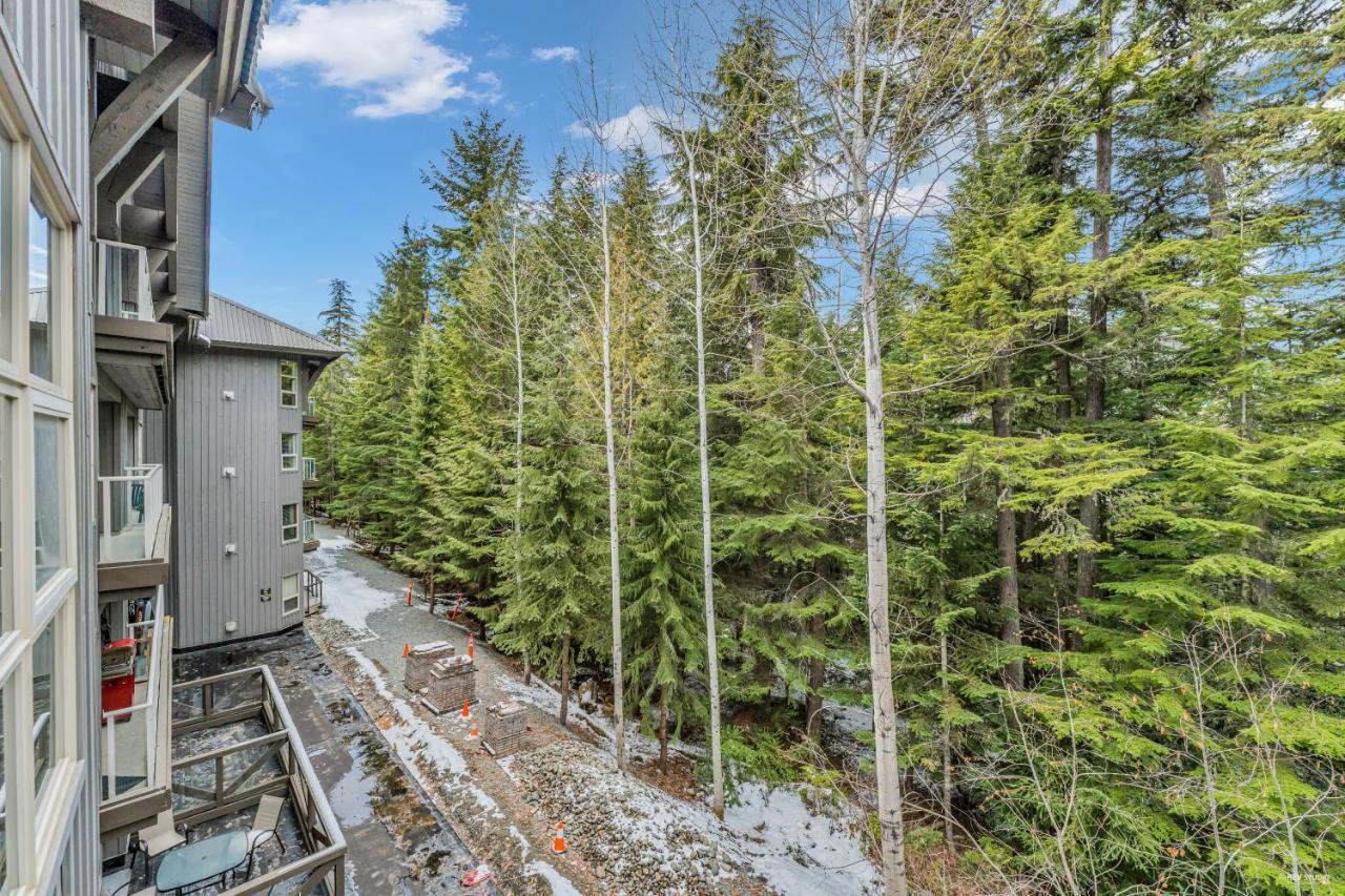 In Out #3 In Aspens Aparthotel