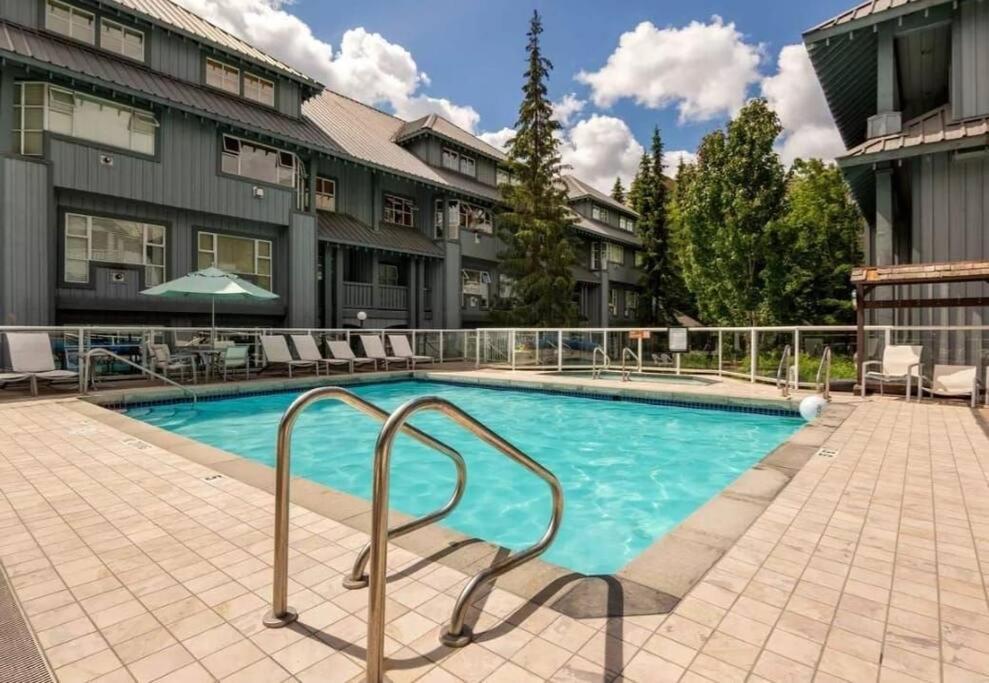 Ski-in Ski-out At Upper Village Next To Fairmount In Apartment Whistler