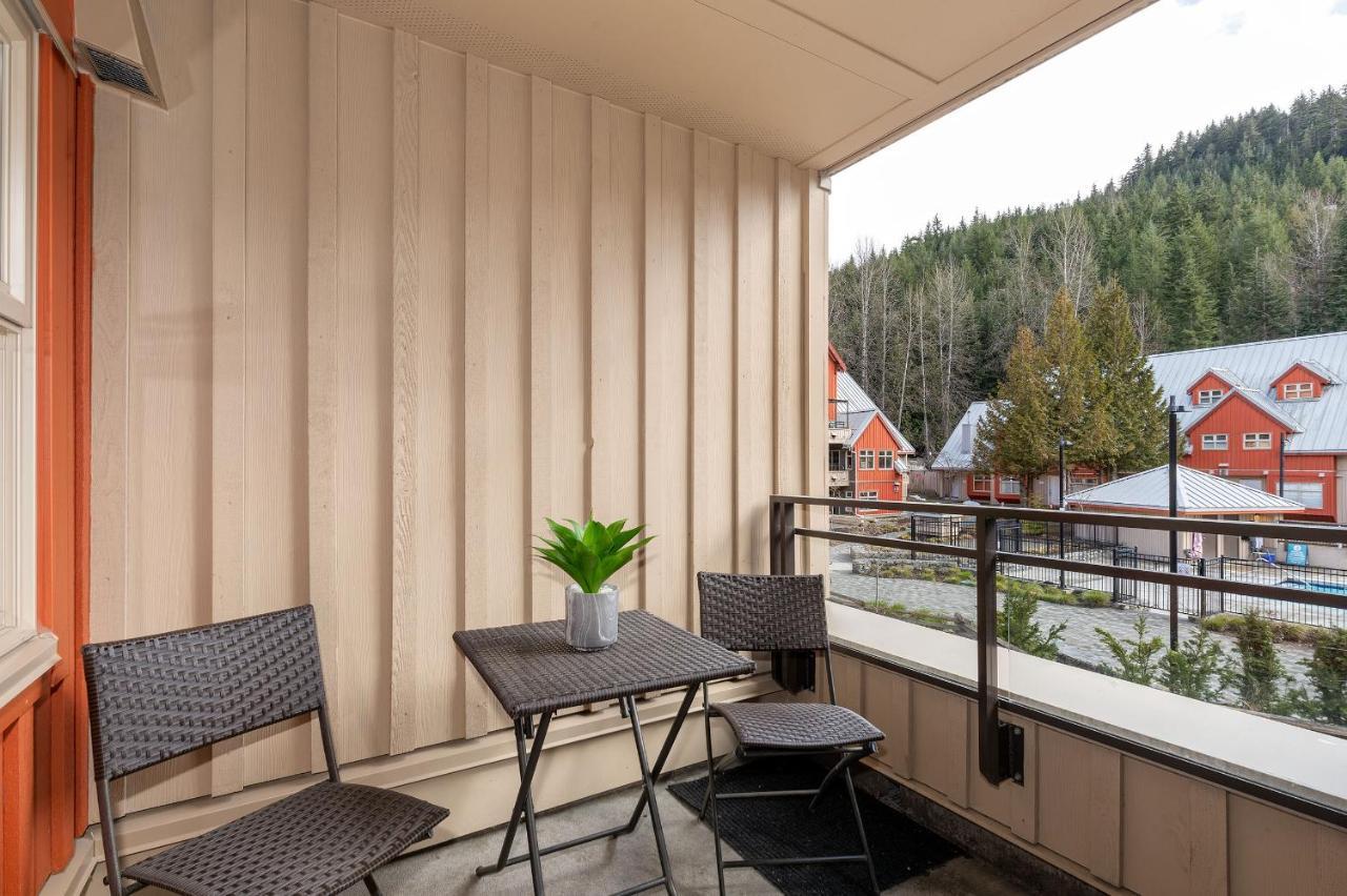 Slopeside Creek Apartment