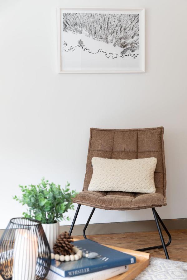 Slopeside Creek Apartment *