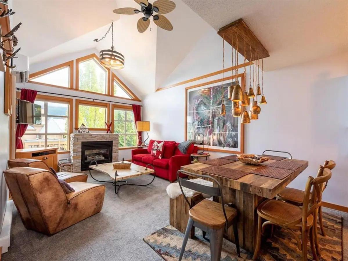 Stunning 2br W Pool, Hot Tub Walk To Everything! Aparthotel Whistler