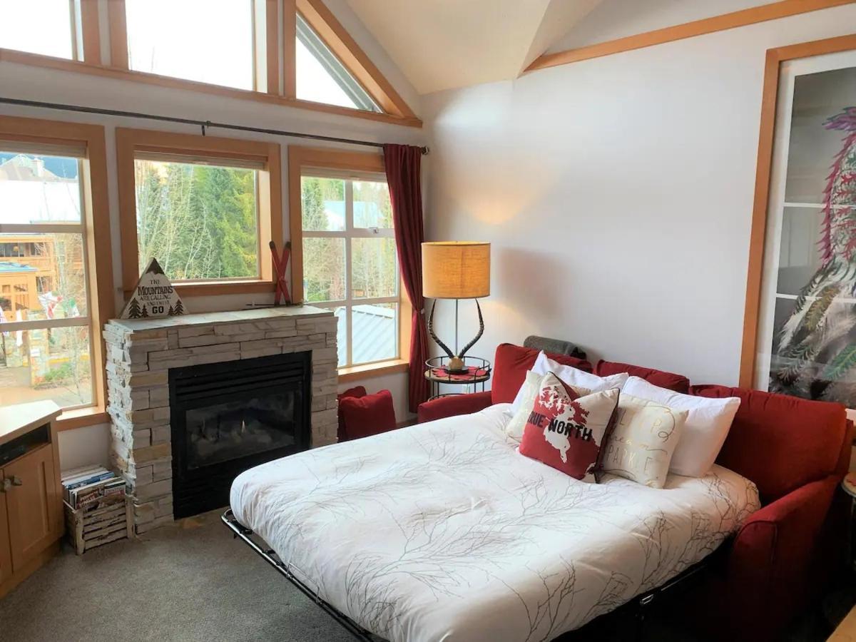 Stunning 2br W Pool, Hot Tub Walk To Everything! Aparthotel Whistler