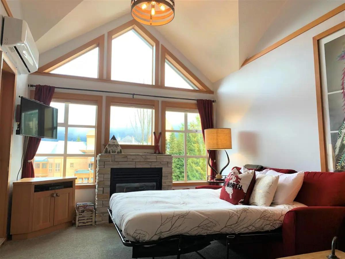 Stunning 2br W Pool, Hot Tub Walk To Everything! * Whistler