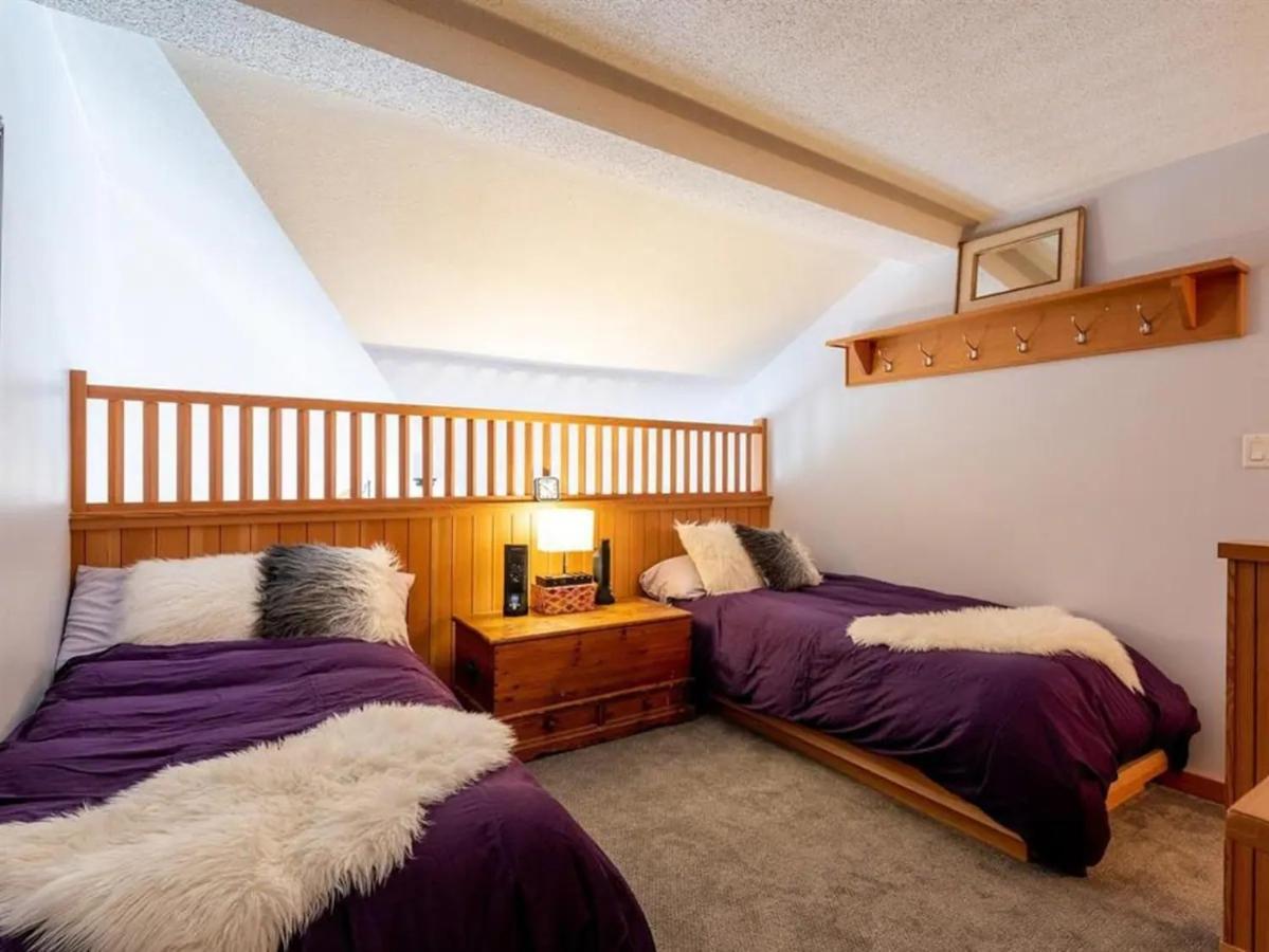 Aparthotel Stunning 2br W Pool, Hot Tub Walk To Everything! Whistler