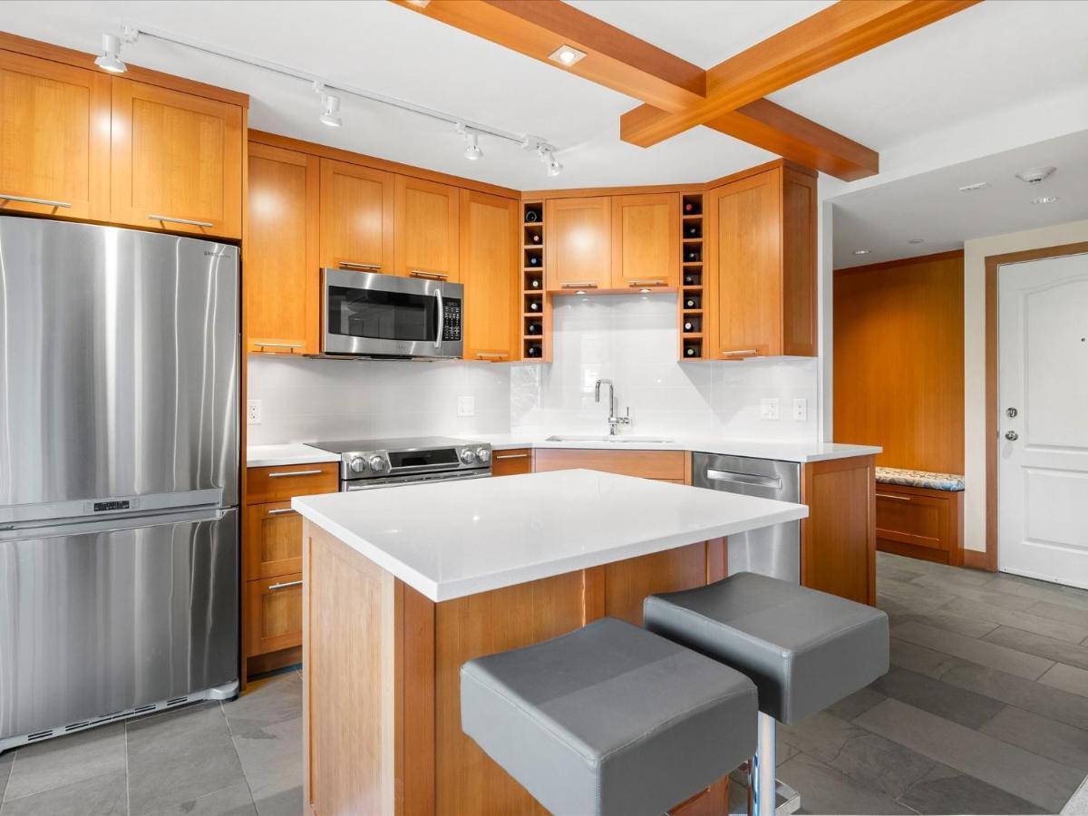 In/out, Steam Shower, Pool, Hot Tub, Sauna * Whistler