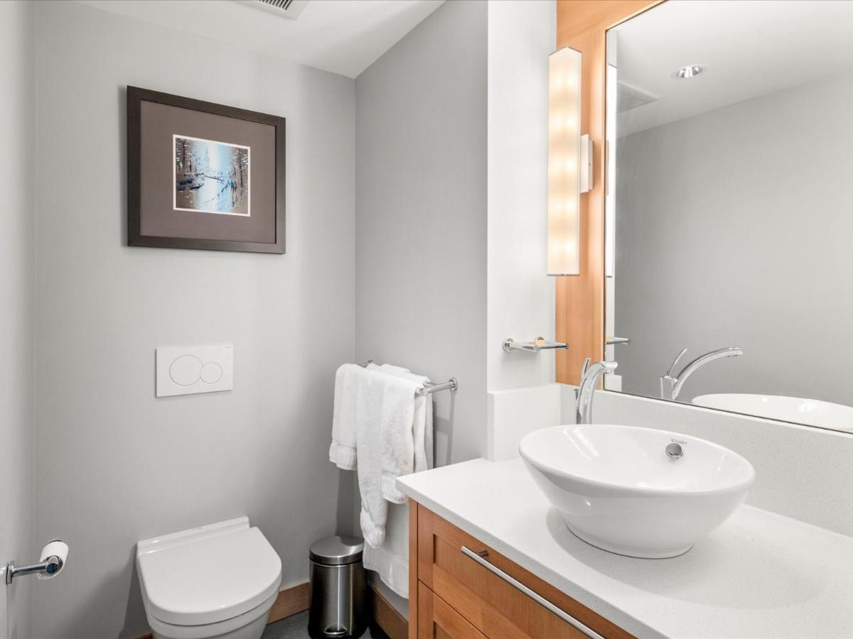 In/out, Steam Shower, Pool, Hot Tub, Sauna Apartment Whistler