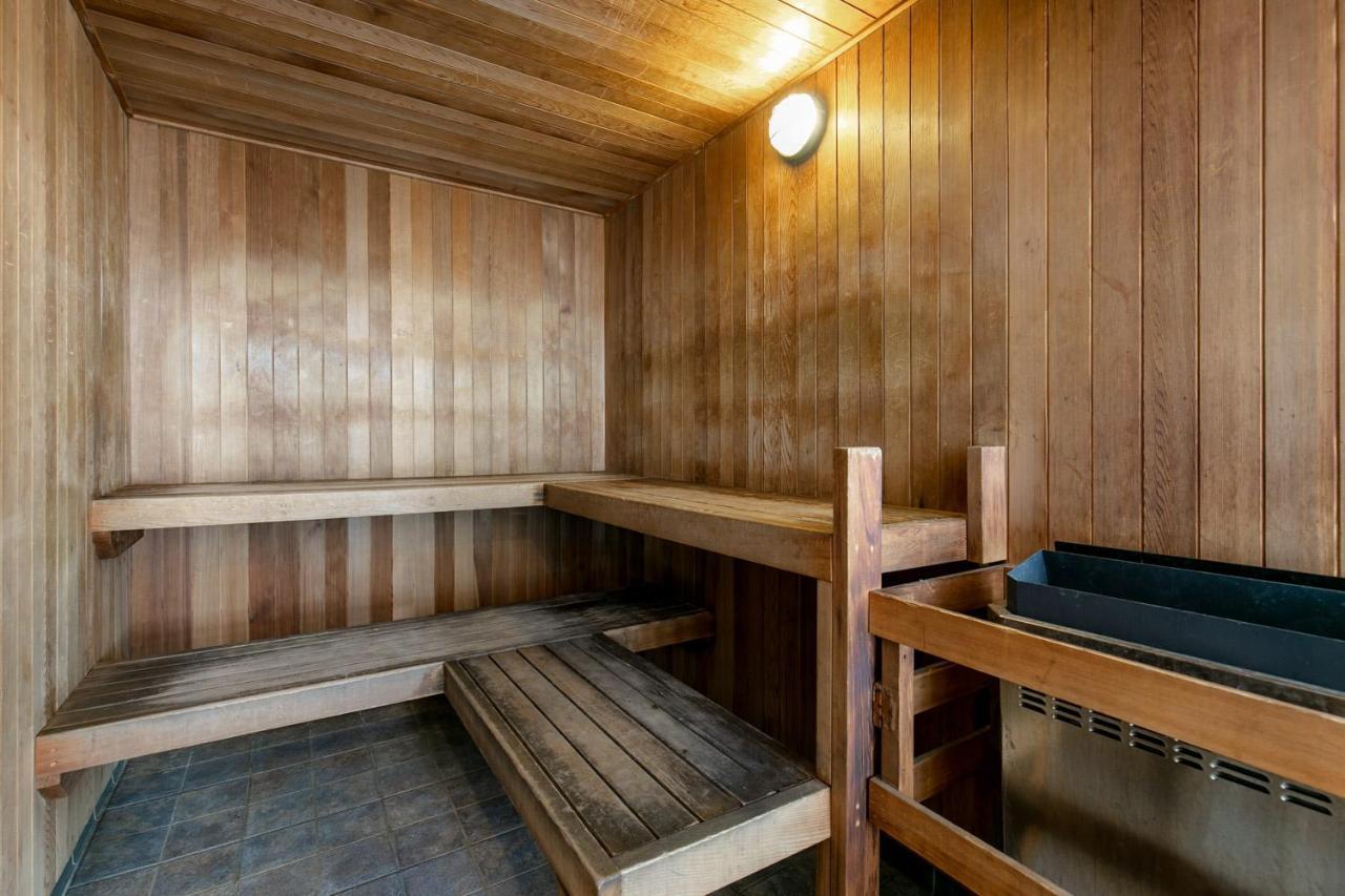 Apartment Bright Village Getaway W/ Pool & Hot Tub Whistler