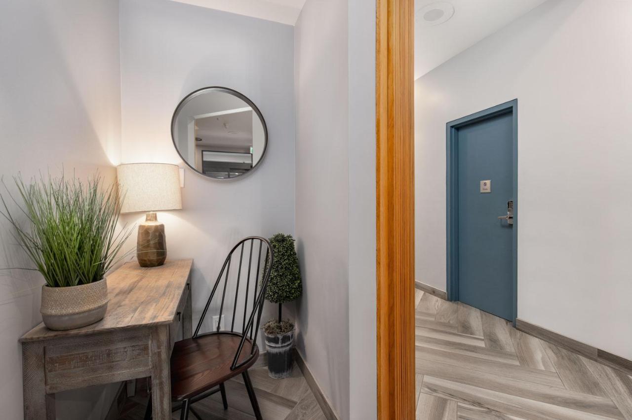Apartment Bright Village Getaway W/ Pool & Hot Tub Whistler