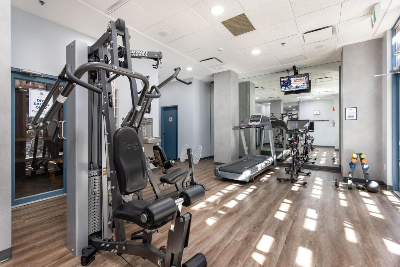 Apartment Bright Village Getaway W/ Pool & Hot Tub Whistler