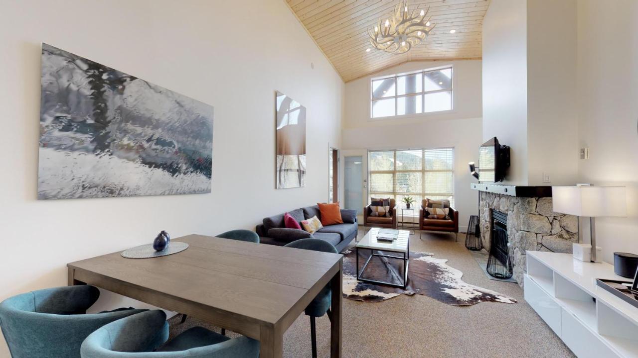 Holiday home Aspens 466 | Family-friendly Ski-in Ski-out, Three Hot Tubs, Heated Pool