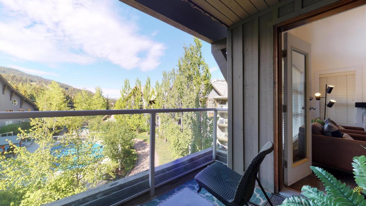 Aspens 466 | Family-friendly Ski-in Ski-out, Three Hot Tubs, Heated Pool Holiday home Whistler