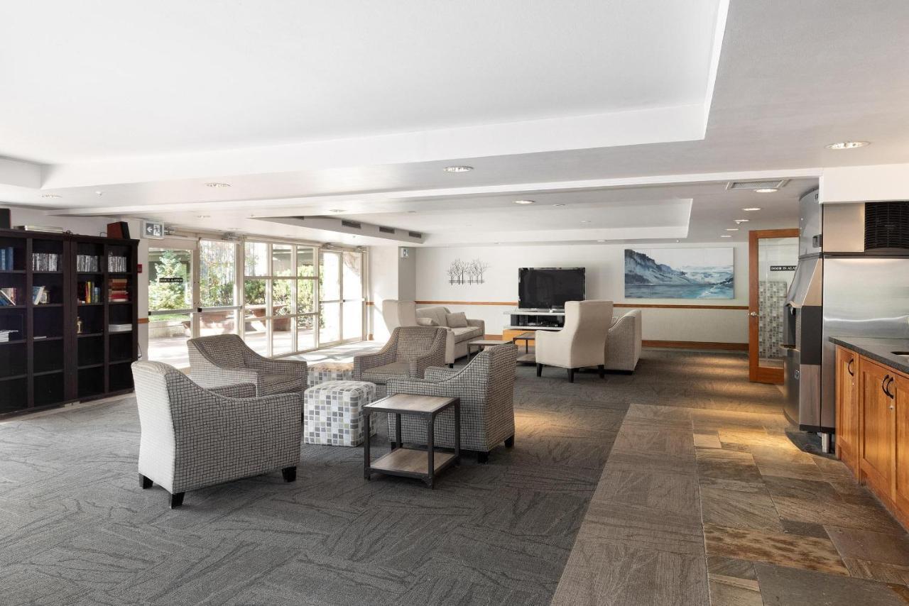 Aspens 466 | Family-friendly Ski-in Ski-out, Three Hot Tubs, Heated Pool Holiday home *