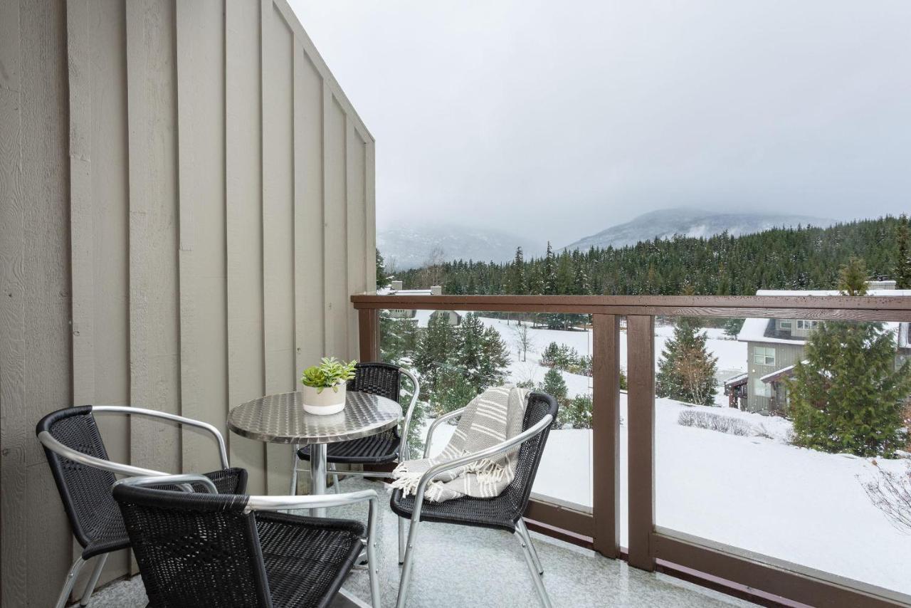 Holiday home Blackcomb Greens 20 | Stylish Townhome With Parking, Shared Hot Tub, Village Shuttle, Views