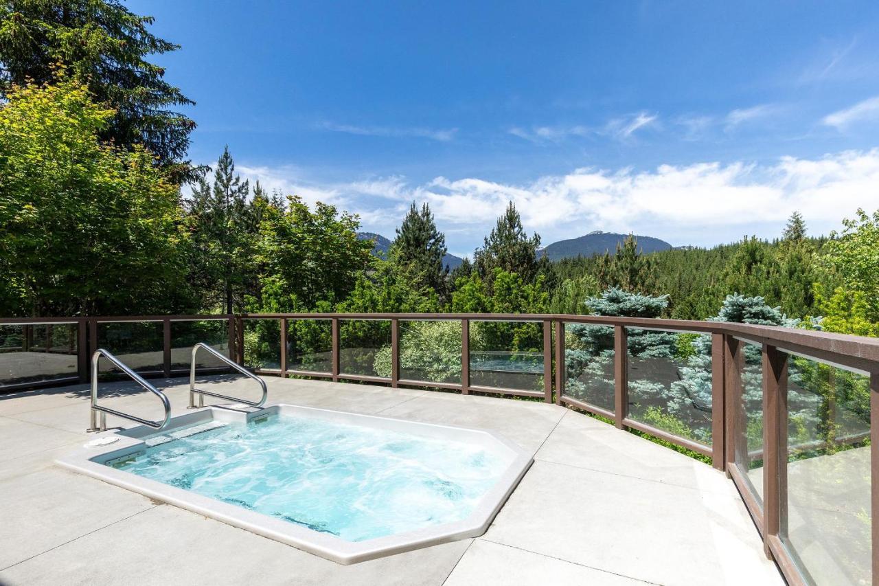 Blackcomb Greens 20 | Stylish Townhome With Parking, Shared Hot Tub, Village Shuttle, Views Holiday home Whistler