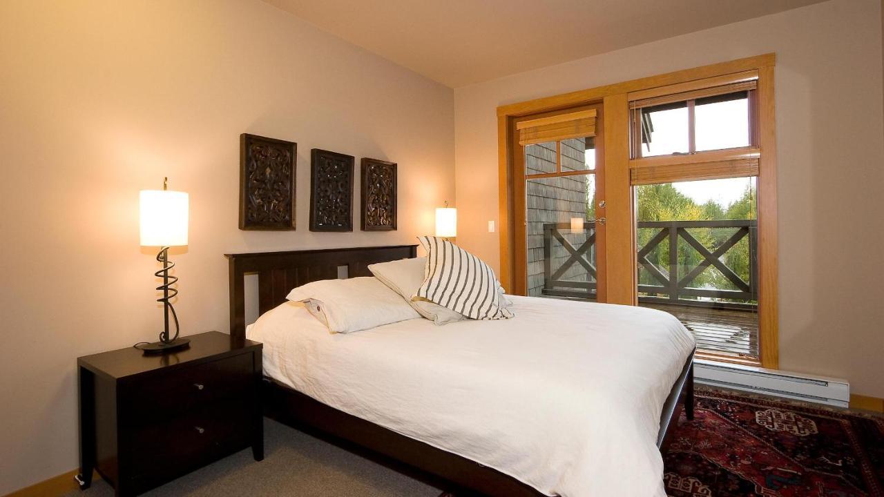 Holiday home Goldenwood 8336 | Family-sized Townhome With Private Hot Tub, Secure Parking & Golf Course Views Whistler