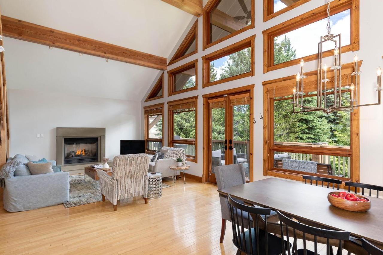 Holiday home Meadow | Large Family-friendly Chalet, Mountain Views, Fireplace, Hot Tub