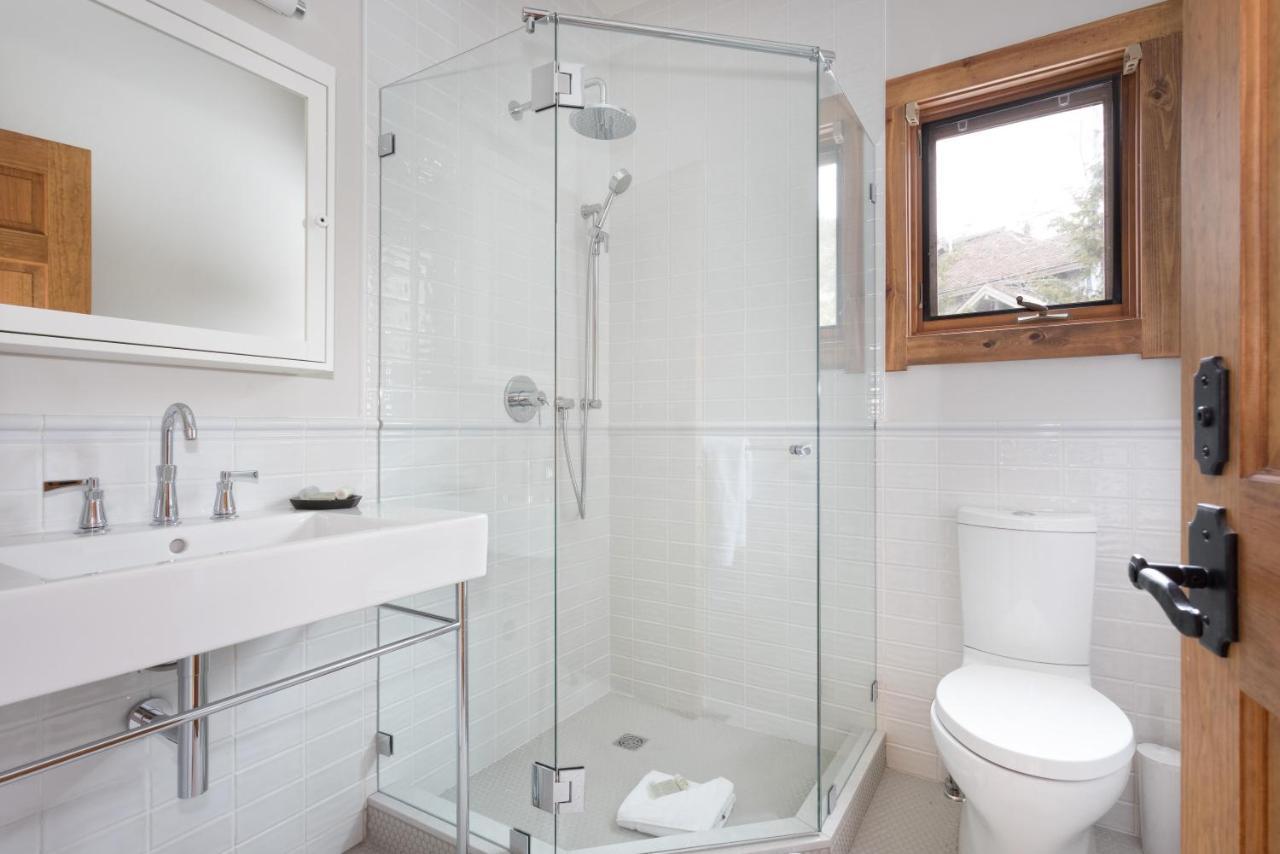 Holiday home Meadow | Large Family-friendly Chalet, Mountain Views, Fireplace, Hot Tub Whistler