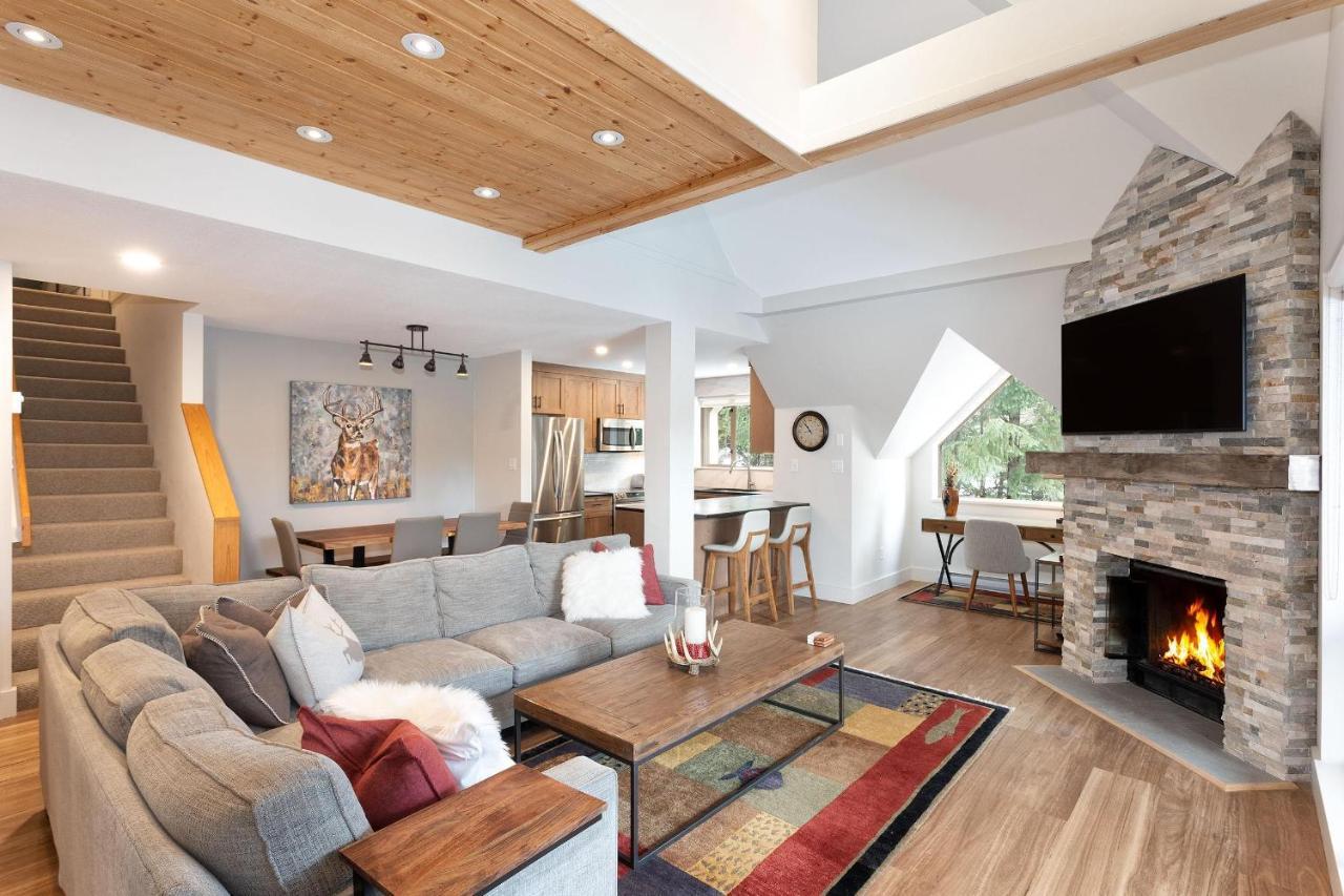 Holiday home Gleneagle 1 | Townhome, 700m To Skiing, Near Free Village Shuttle, Fireplace, Secure Parking *