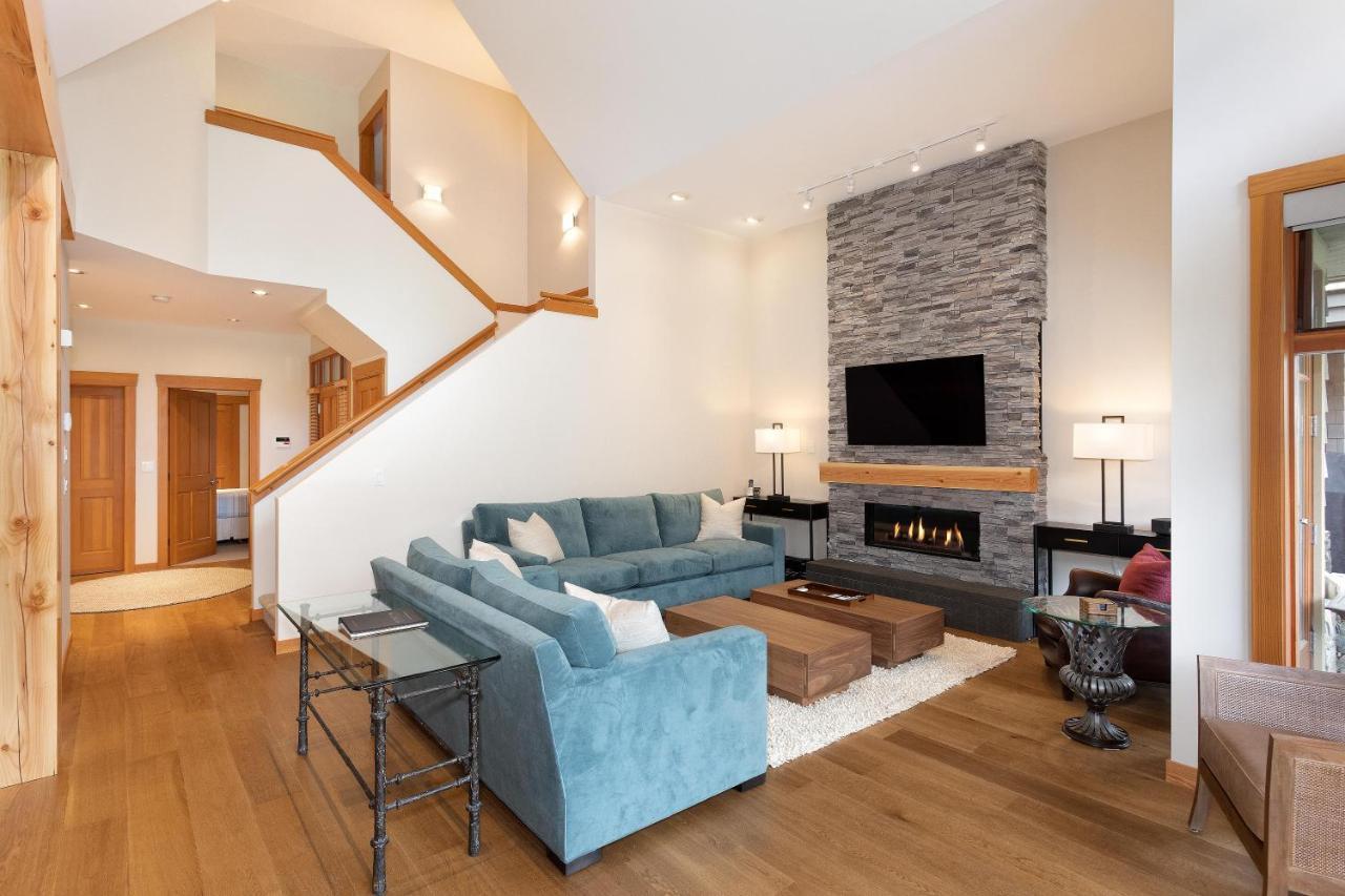 Goldenwood 8337 | Townhome W/ Panoramic Fairway View, Top-deck Hot Tub, 2 Car Garage Holiday home