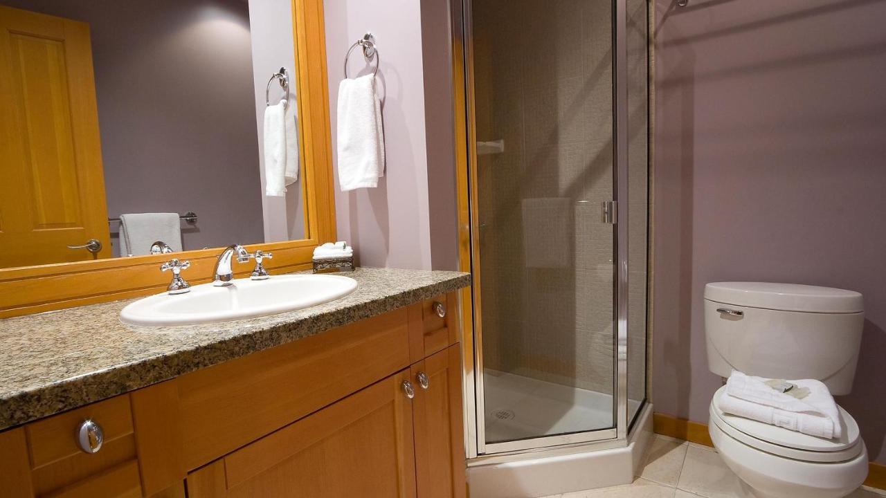 Goldenwood 8337 | Townhome W/ Panoramic Fairway View, Top-deck Hot Tub, 2 Car Garage Holiday home
