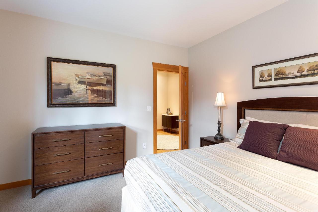 Goldenwood 8337 | Townhome W/ Panoramic Fairway View, Top-deck Hot Tub, 2 Car Garage Holiday home Whistler