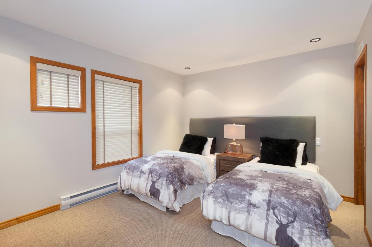 Painted Cliff 11 | Dog Friendly! Ski-in Ski-out Benchlands Townhome W/ Hot Tub & Fireplace Holiday home *