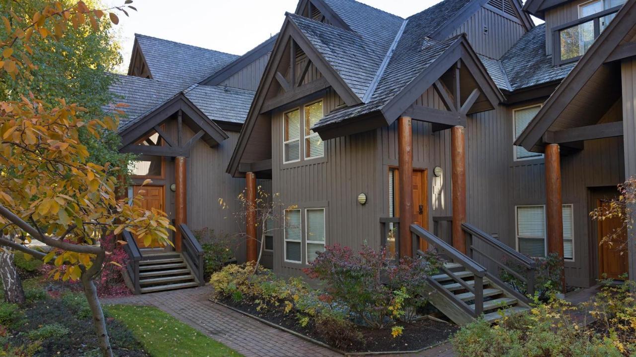 Painted Cliff 25 | Family-sized Ski-in, Ski-out Townhome W/ Shared Hot Tub & Log Fire Holiday home